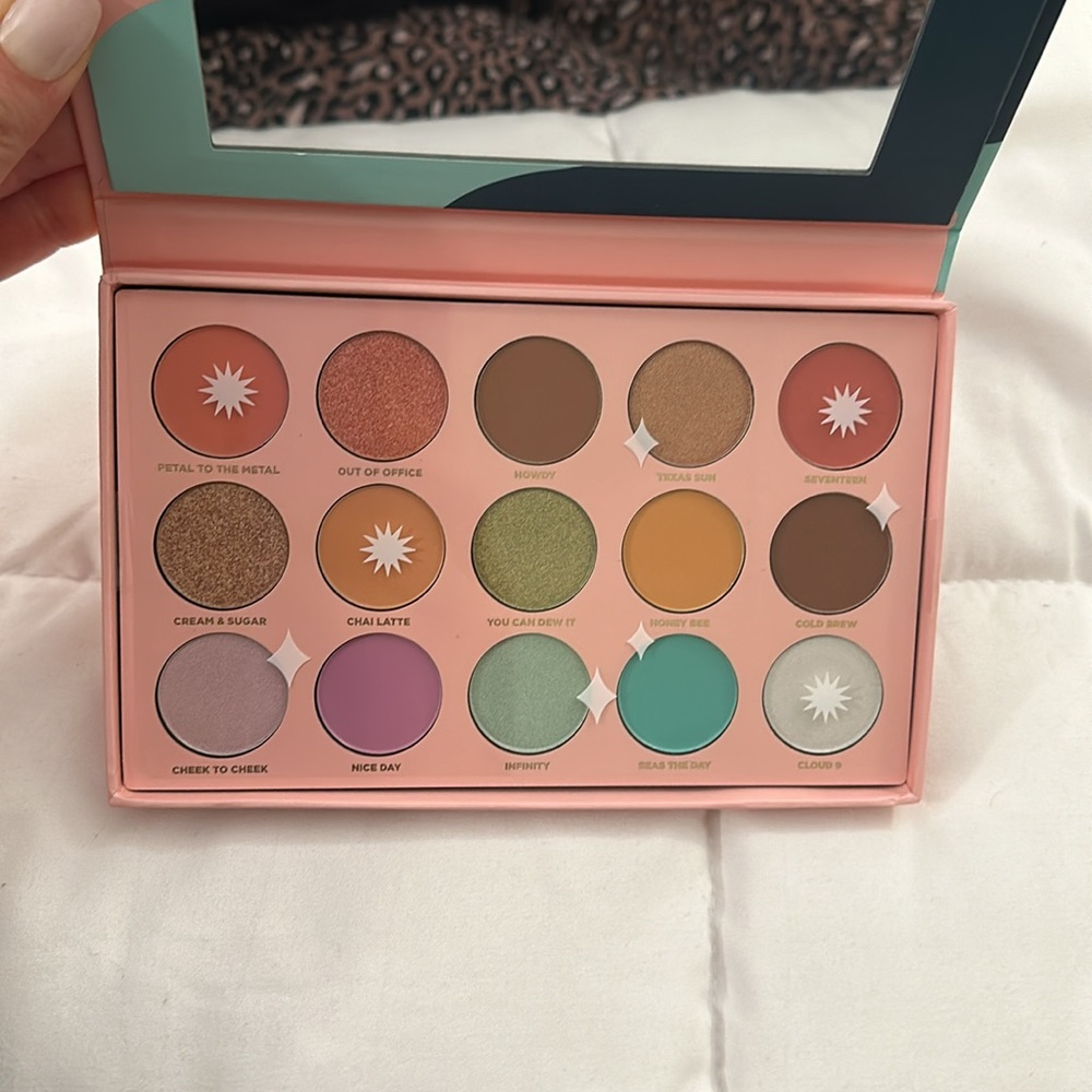 Ulta Beauty Collection X Steffi Lynn
Eye Shadow Palette